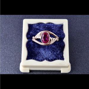 Elegant Gold and Ruby Ring sz 9.25